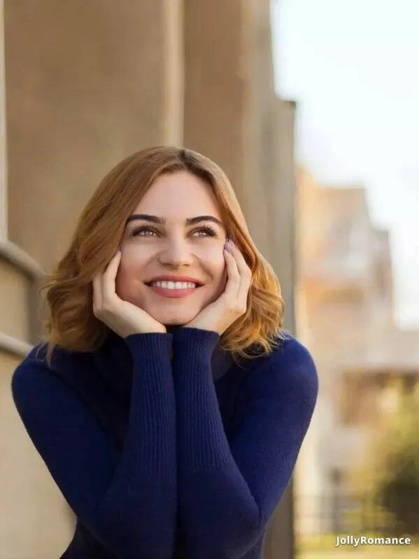 Julia Profile image 1